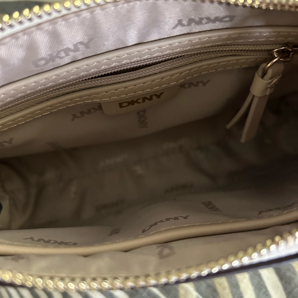 DKNY Ivory Leather Crossbody Bag - Picture 6 of 6